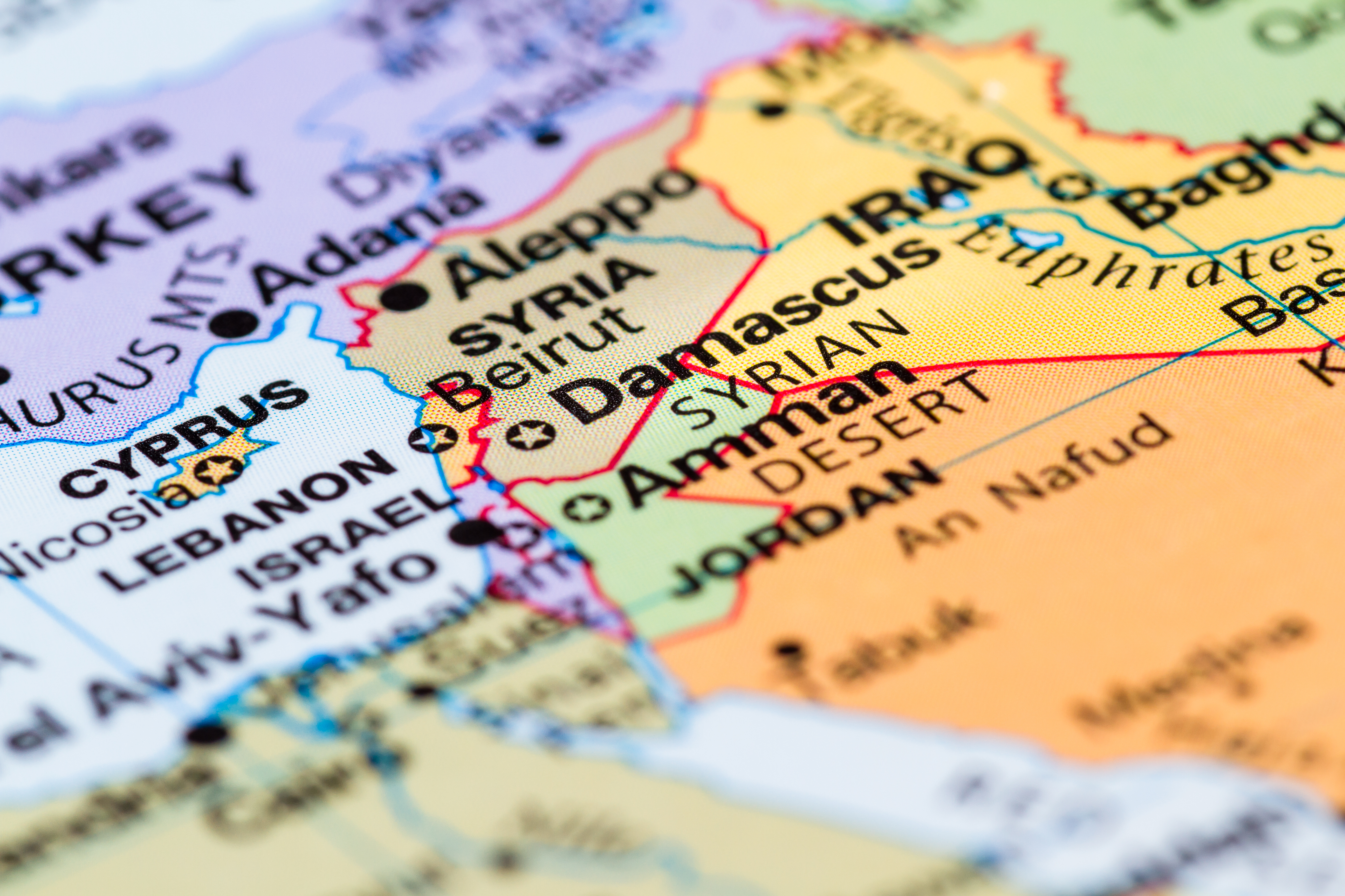 KJ Reports, Middle East — A detailed political map of the Arabian Peninsula showing the contested borders between Saudi Arabia and Yemen, overlaid with a con…