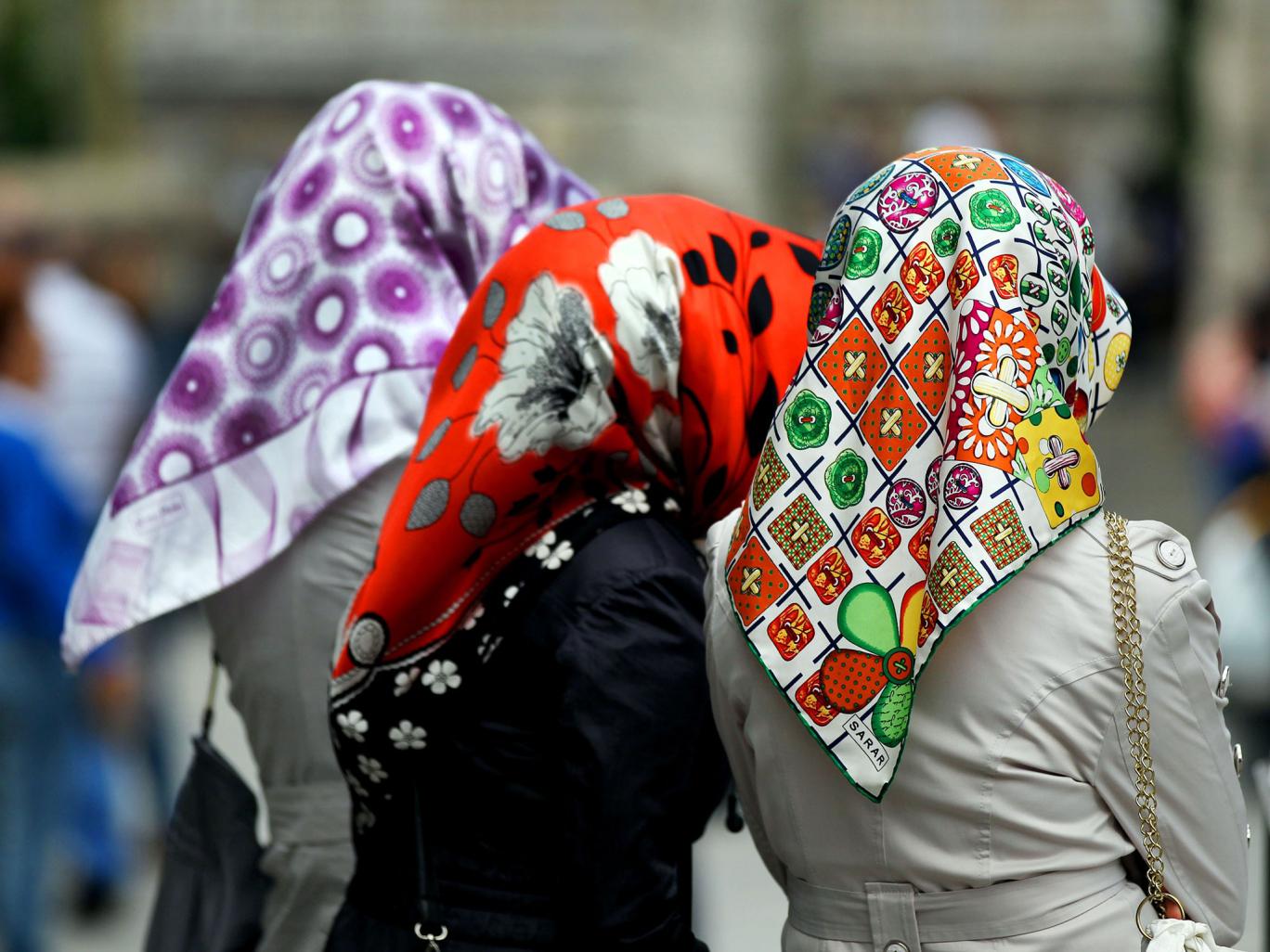 Muslim Woman told to ‘get the f*** out’ of office after refusing to change headscarf colour
