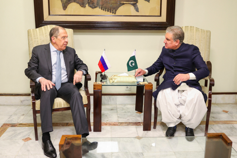 Why is Pakistan strengthening ties with Russia?