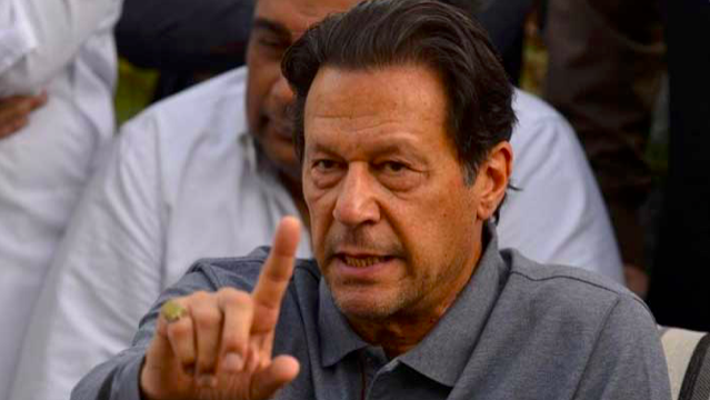 What is happening between Imran Khan and the army in Pakistan?